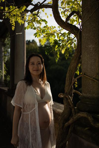Autumn Maternity Session at Hill Garden and Pergola 2023