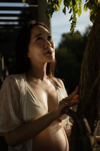 Autumn Maternity Session at Hill Garden and Pergola 2023