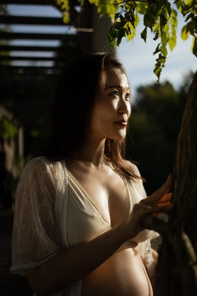 Autumn Maternity Session at Hill Garden and Pergola 2023
