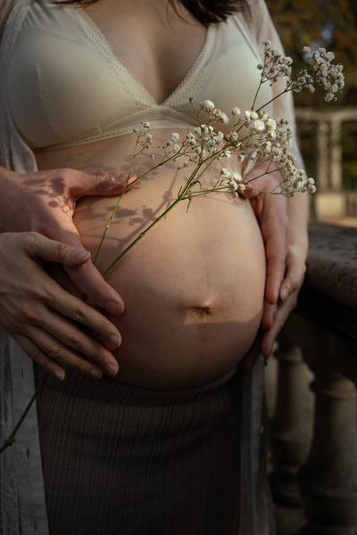Autumn Maternity Session at Hill Garden and Pergola 2023
