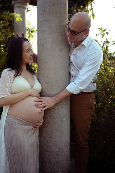 Autumn Maternity Session at Hill Garden and Pergola 2023