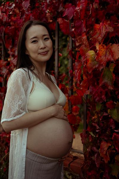Autumn Maternity Session at Hill Garden and Pergola 2023