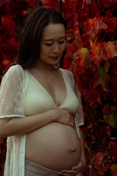Autumn Maternity Session at Hill Garden and Pergola 2023