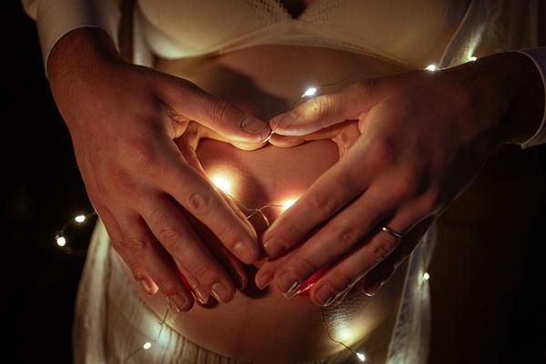Autumn Maternity Session at Hill Garden and Pergola 2023