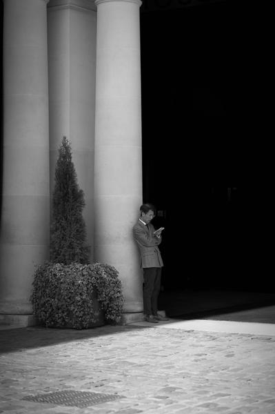 A spot in Covent Garden where I once caught a woman smoking, I still pause here whenever I pass, watching for someone to occupy it. Used this one to experiment with darktable masking, so the edit is a little rough.<hr>London Walk 2026